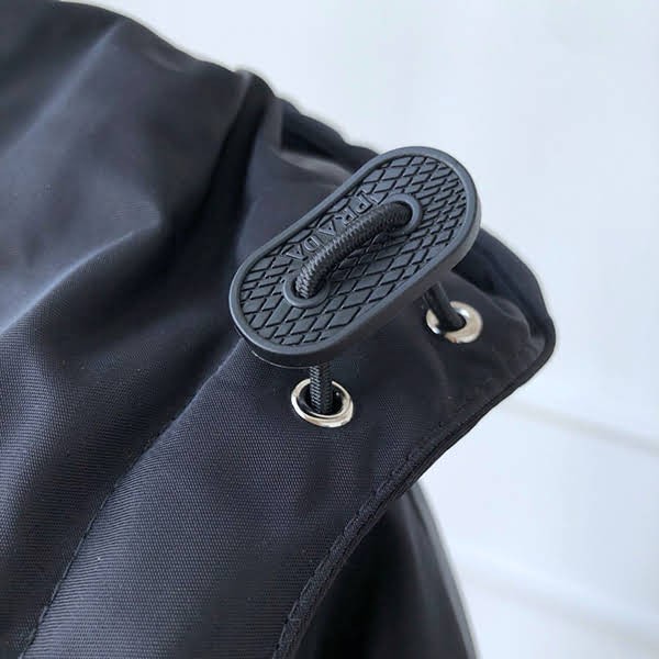 激安価格！プラダ スーパーコピー Re-Nylonダウンジャケット pui04262